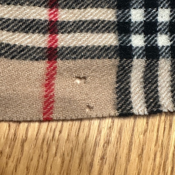 VINTAGE BURBERRY SCARF - Picture 5 of 5